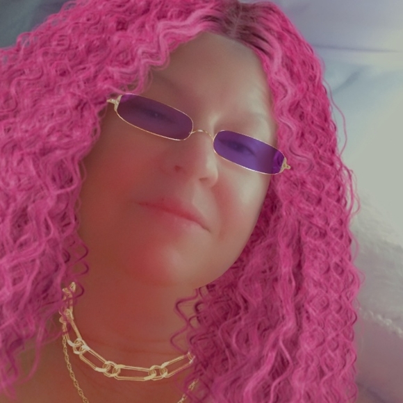 Meet your Posher, Shirlynn - Picture 3 of 4